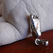 Stříbrný osobní šperk z 3D odlitku nožičky se sádrovým odlitkem