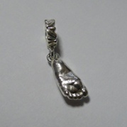 stříbrný osobní šperk z 3D odlitku nožičky na náramek Pandora