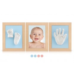 tři olšové rámečky s odlitky dětských ručiček a nožiček a fotografií - modré pasparty