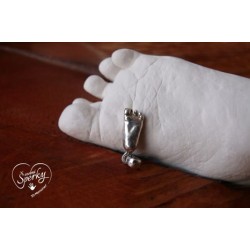 Stříbrný osobní šperk z 3D odlitku nožičky se sádrovým odlitkem